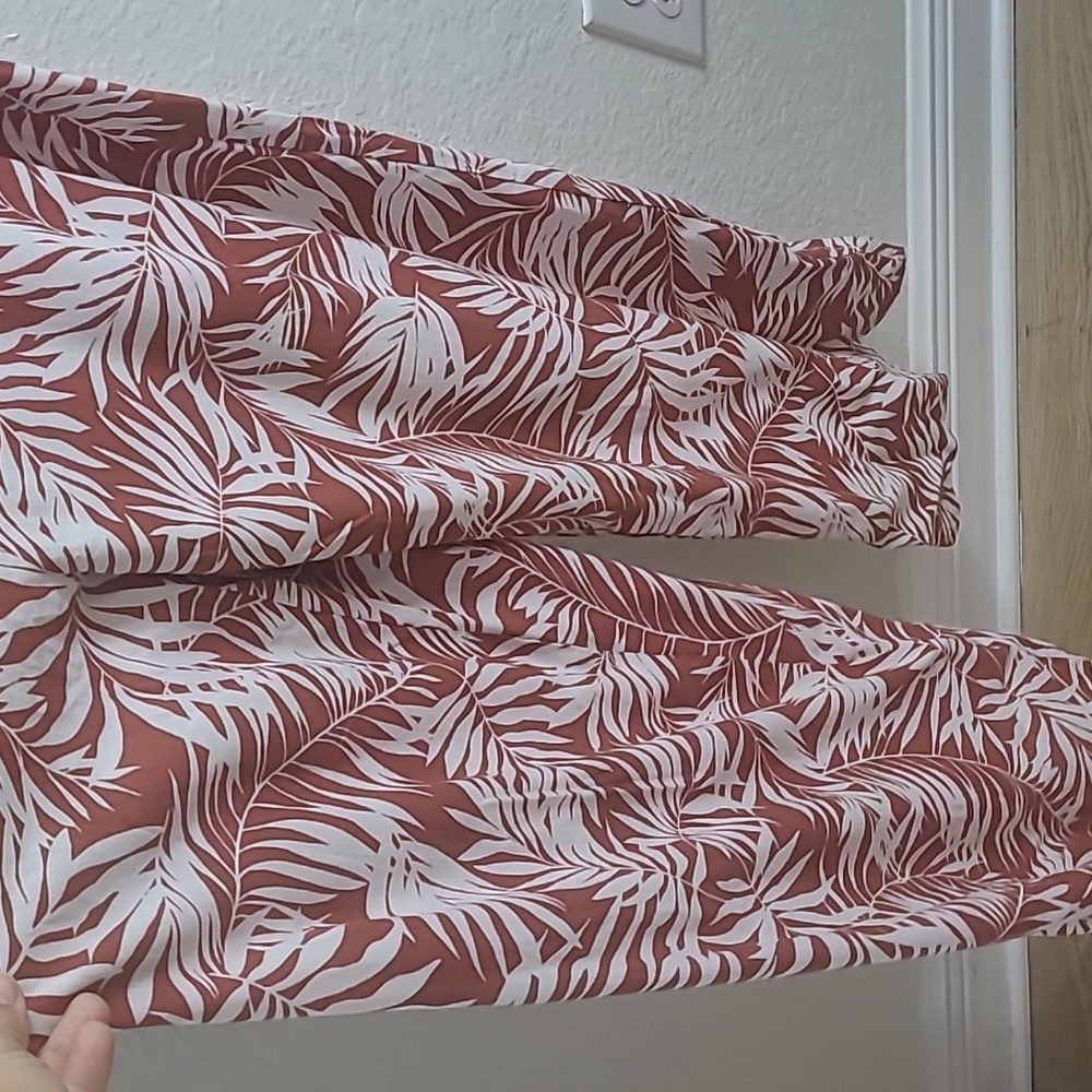 Derek Heart Red and White Leaf Print Jump Suit  Size M - Picture 7 of 9